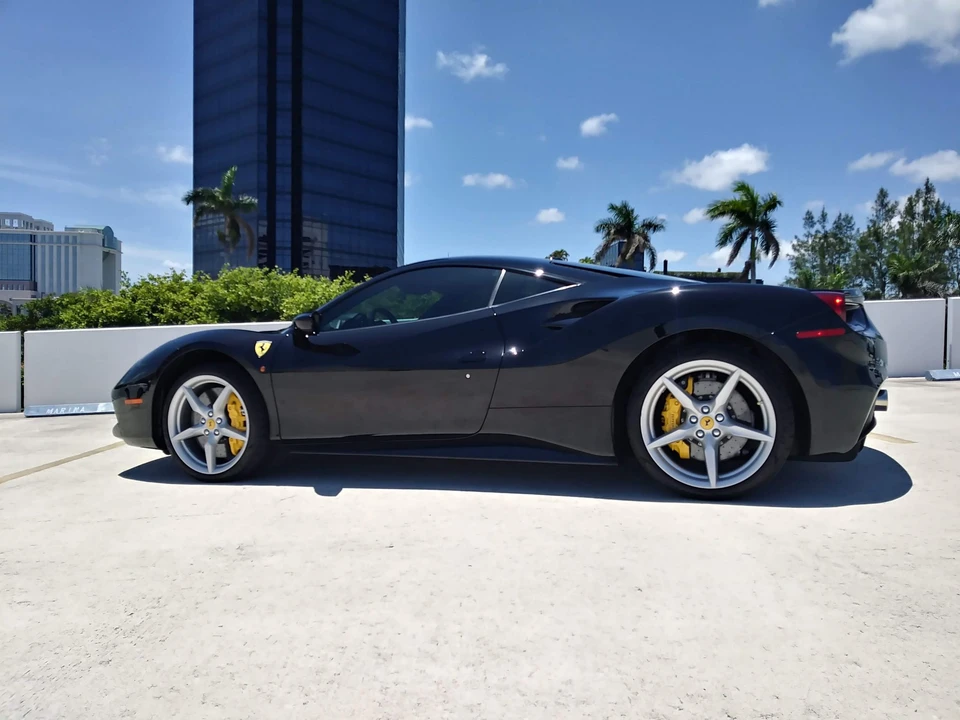 2017 Ferrari 488 GTB - Image 17 of 31
