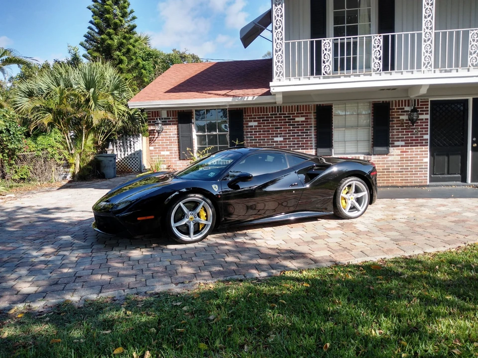 2017 Ferrari 488 GTB - Image 9 of 31