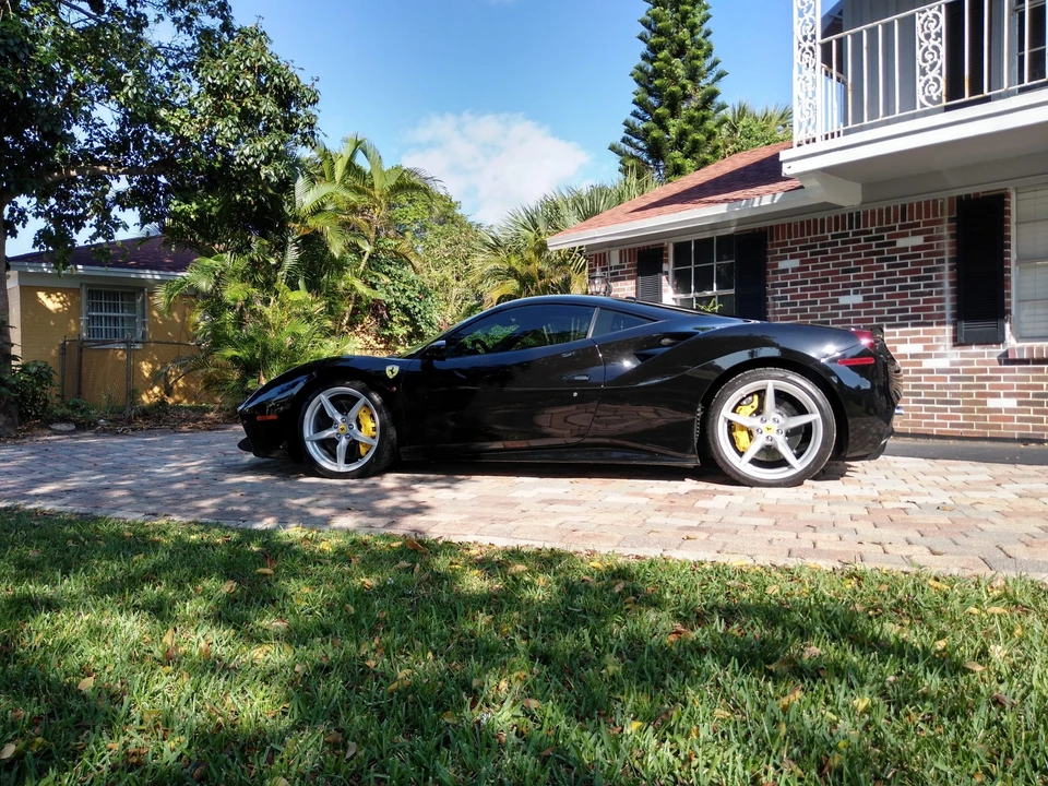 2017 Ferrari 488 GTB - Image 14 of 31
