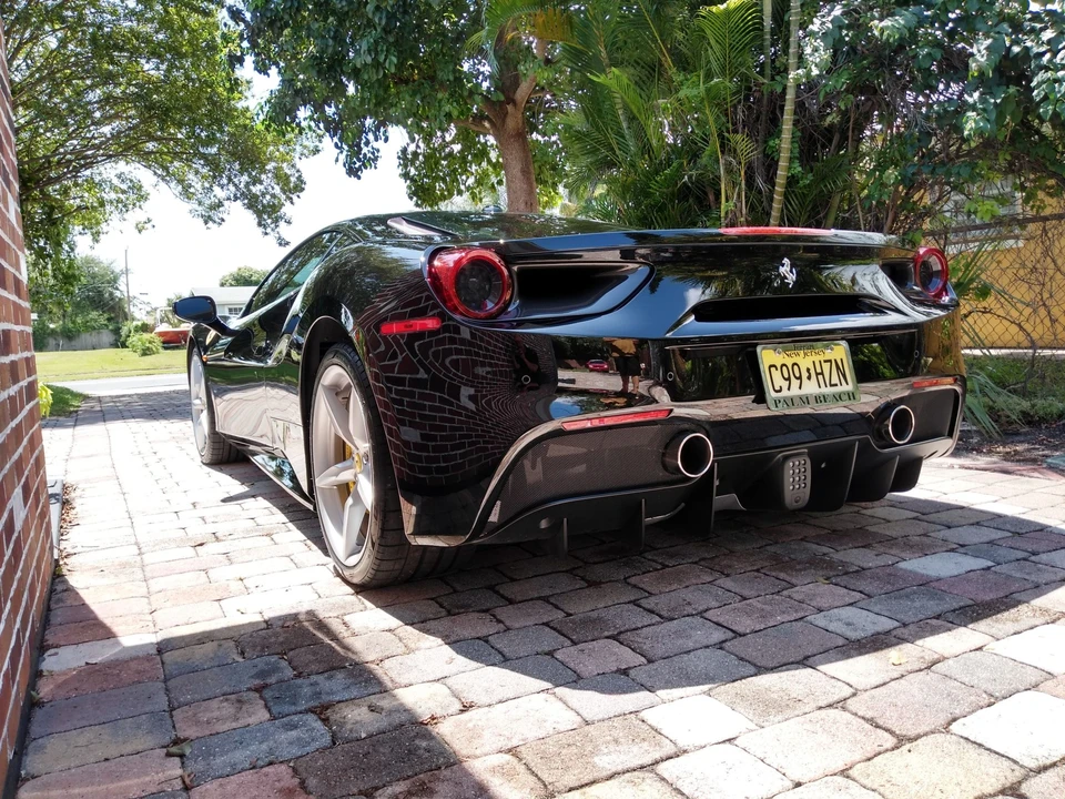 2017 Ferrari 488 GTB - Image 26 of 31