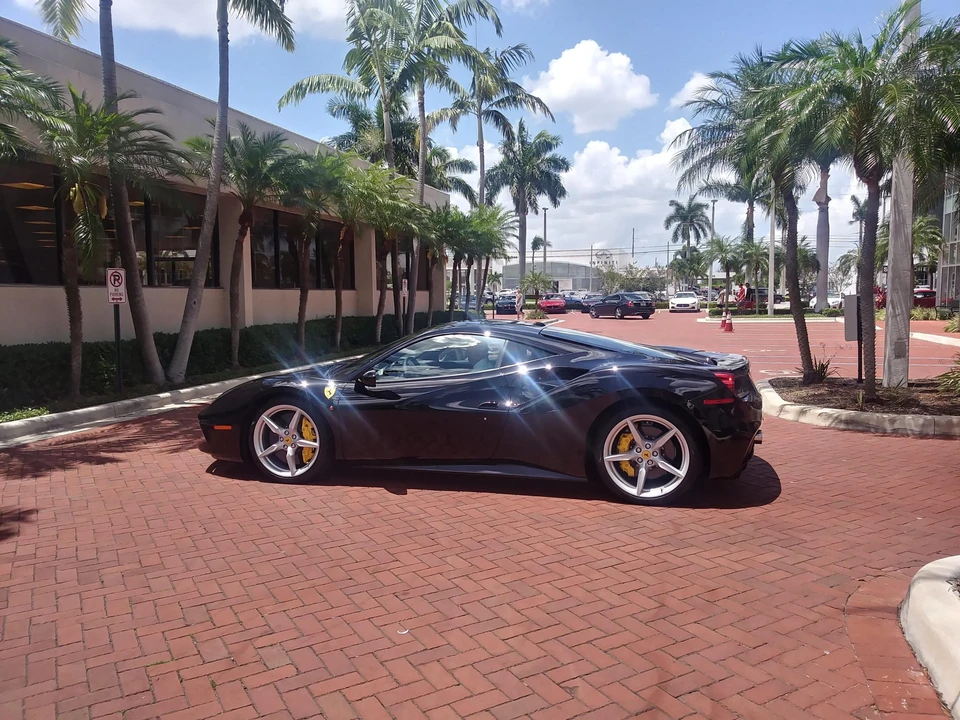 2017 Ferrari 488 GTB - Image 15 of 31