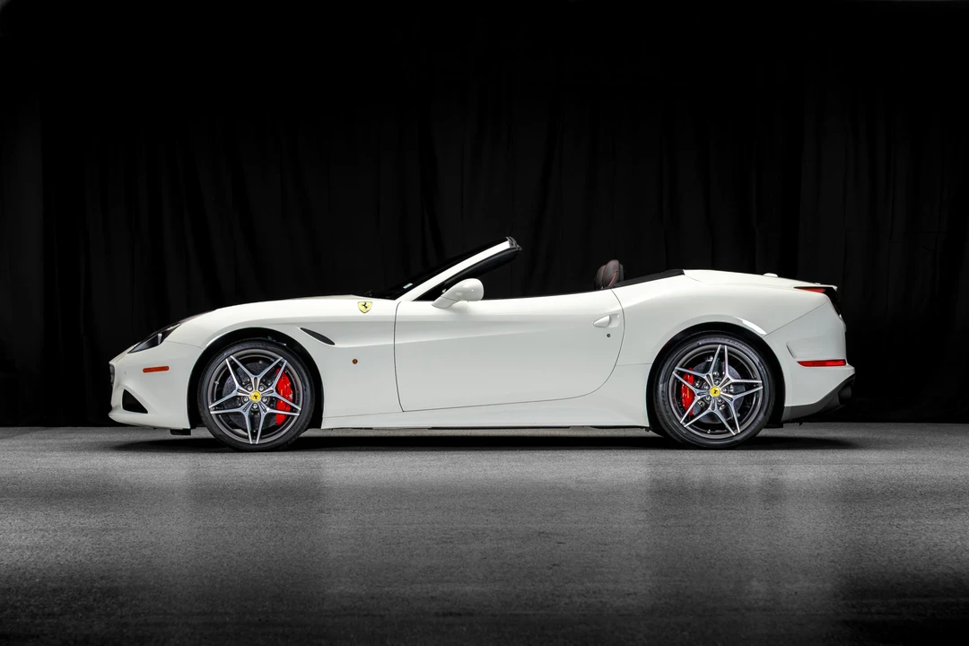 2017 Ferrari California T - Image 18 of 31