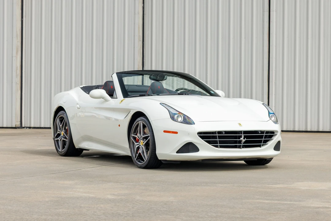 2017 Ferrari California T - Image 24 of 31