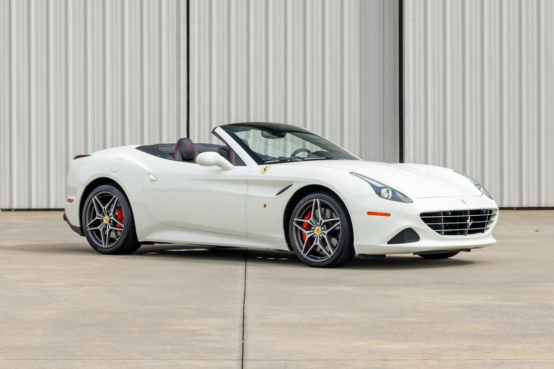 2017 Ferrari California T - Image 25 of 31