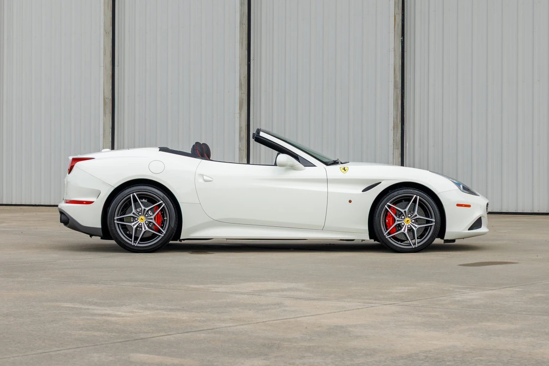 2017 Ferrari California T - Image 27 of 31