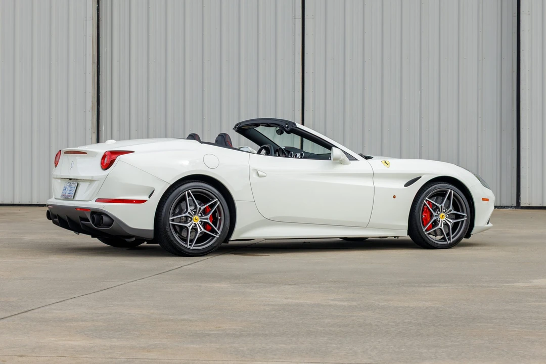 2017 Ferrari California T - Image 28 of 31