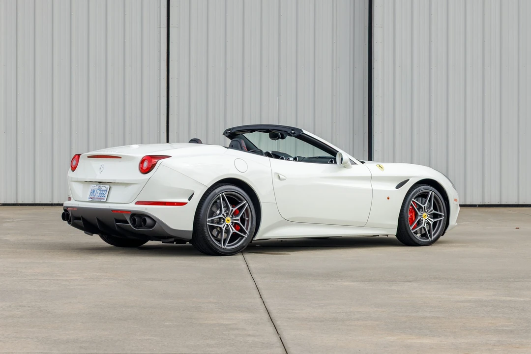 2017 Ferrari California T - Image 29 of 31