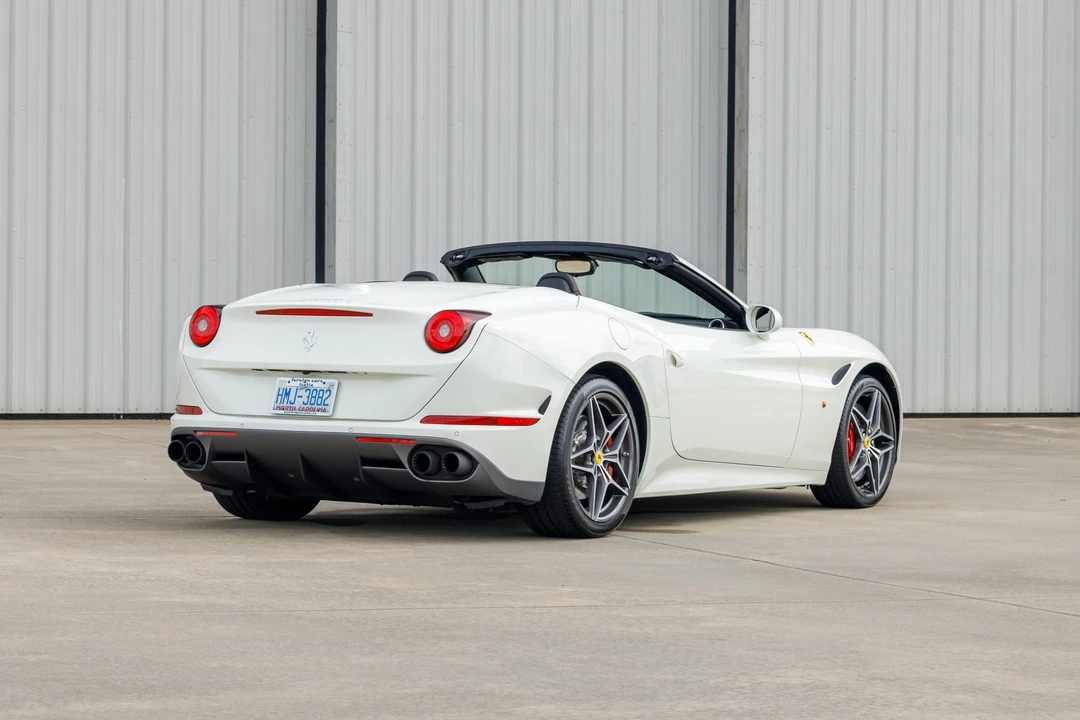 2017 Ferrari California T - Image 30 of 31