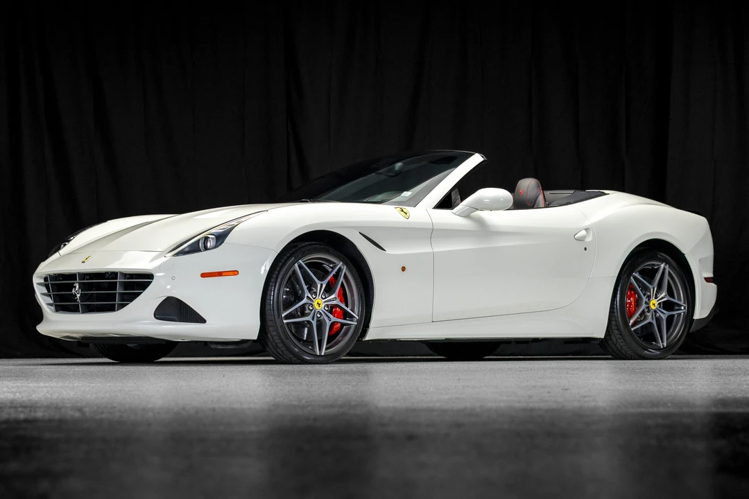 2017 Ferrari California T - Image 2 of 31