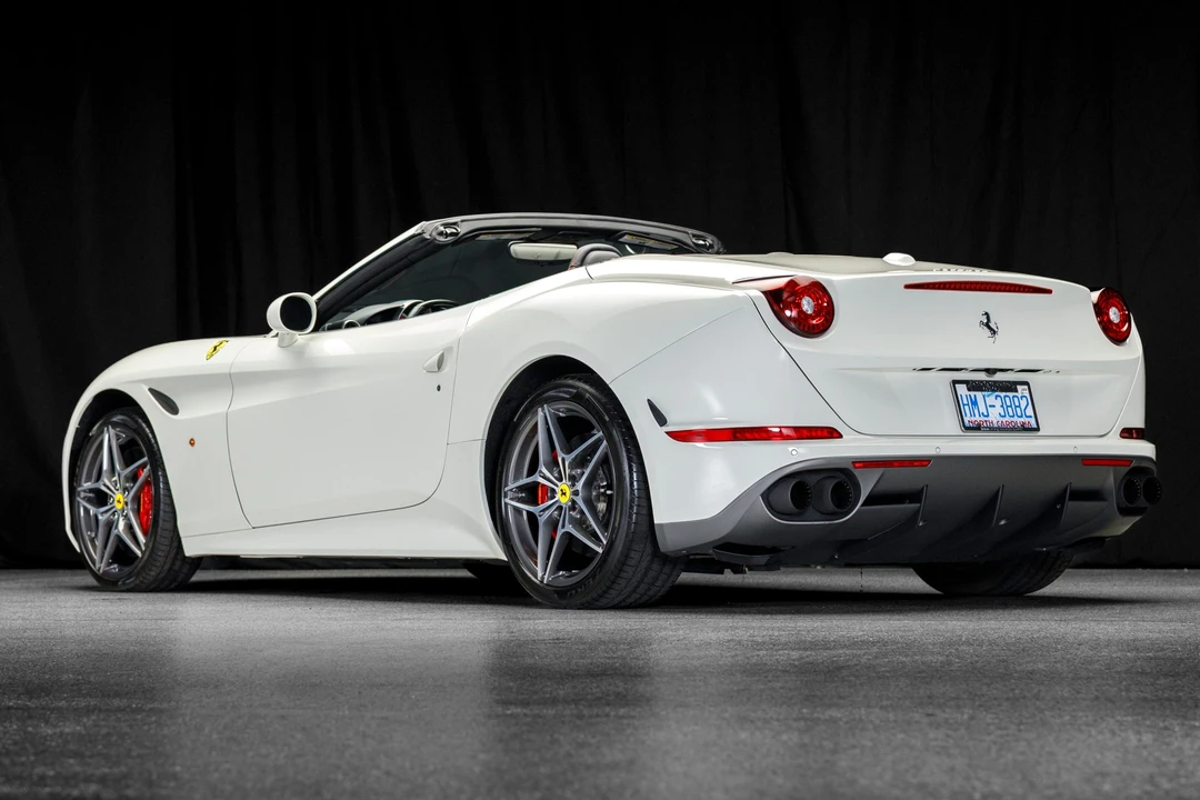 2017 Ferrari California T - Image 16 of 31