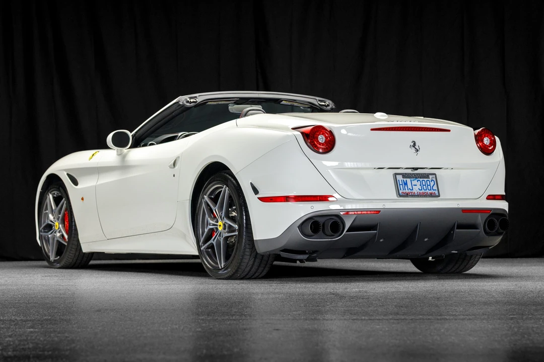 2017 Ferrari California T - Image 15 of 31