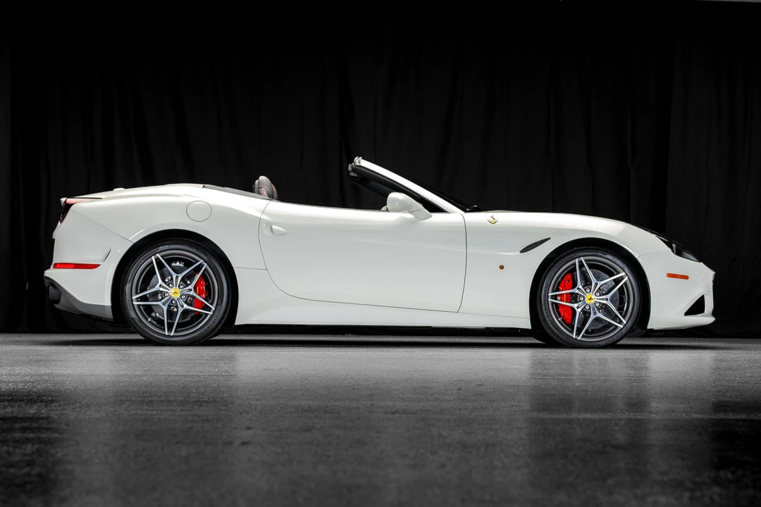 2017 Ferrari California T - Image 10 of 31