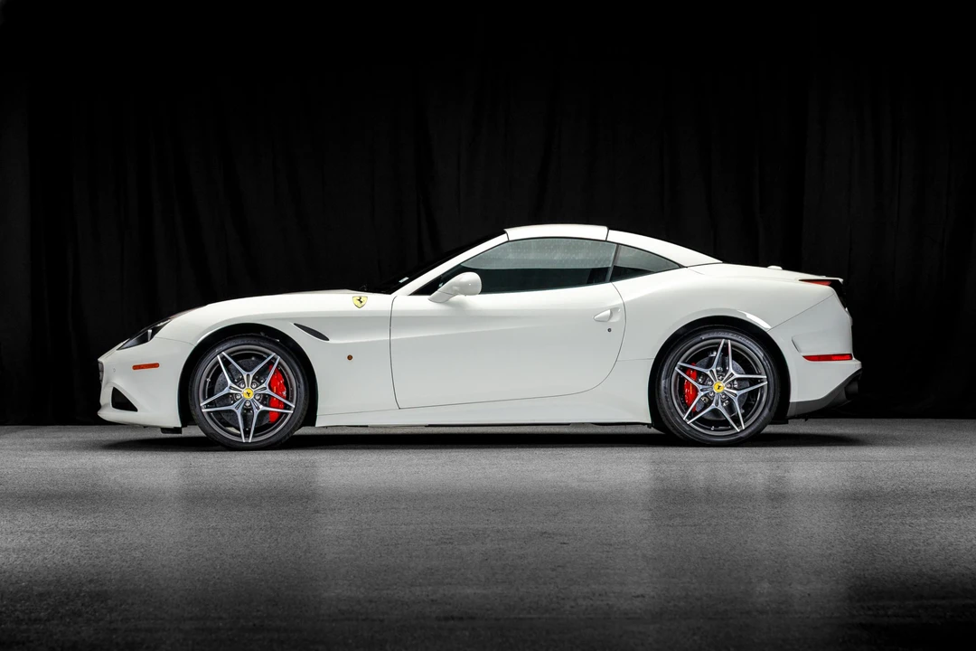 2017 Ferrari California T - Image 19 of 31