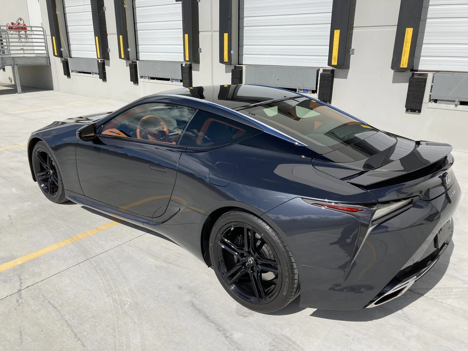 2022 Lexus LC - Image 17 of 31