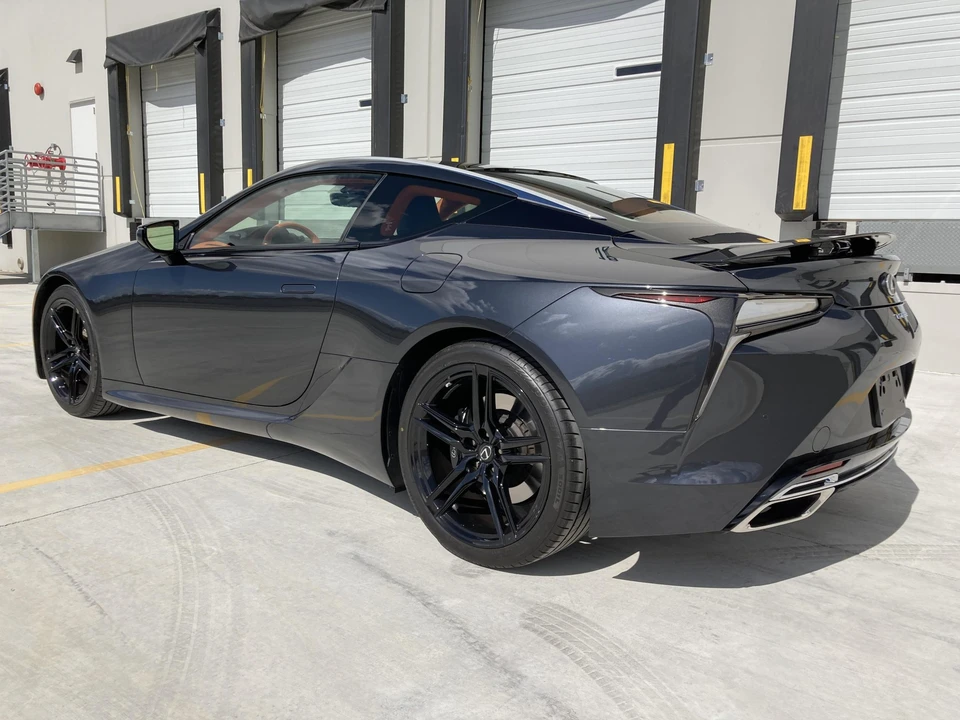 2022 Lexus LC - Image 18 of 31