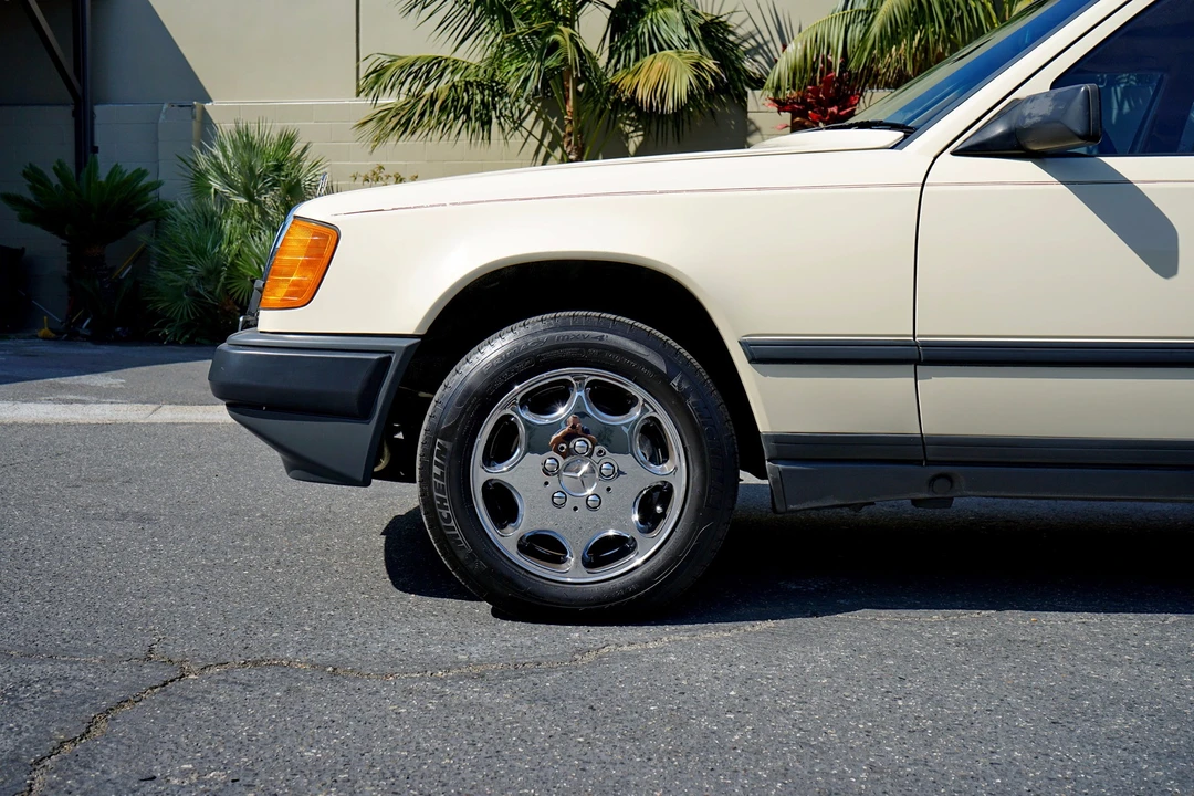 1986 Mercedes-Benz W124 E-Class - Image 10 of 31