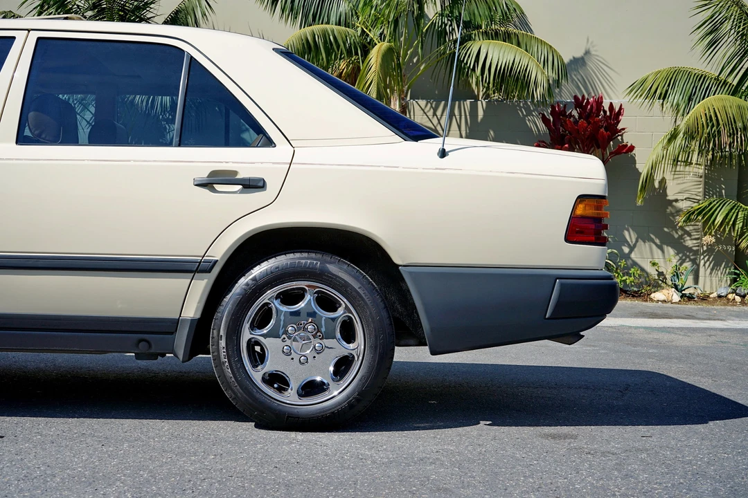 1986 Mercedes-Benz W124 E-Class - Image 11 of 31