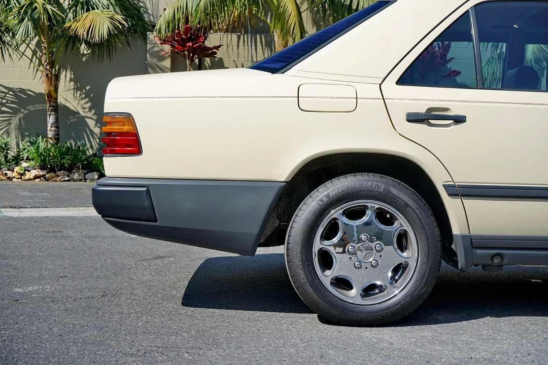 1986 Mercedes-Benz W124 E-Class - Image 12 of 31