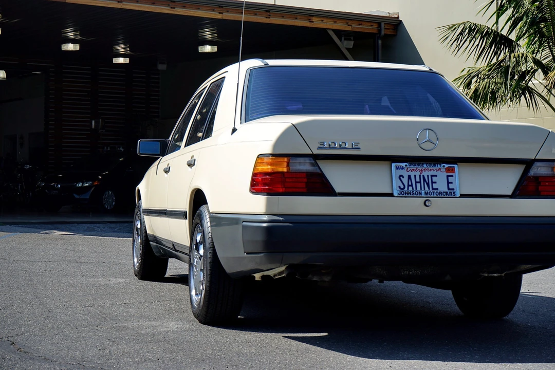 1986 Mercedes-Benz W124 E-Class - Image 9 of 31