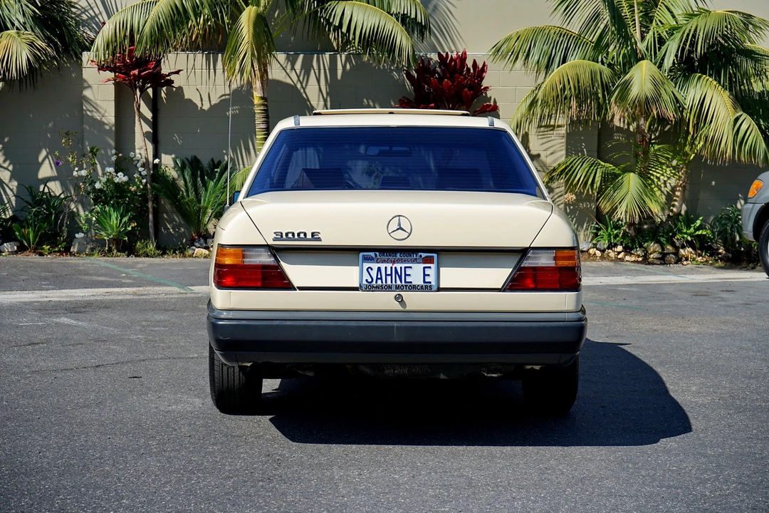 1986 Mercedes-Benz W124 E-Class - Image 7 of 31