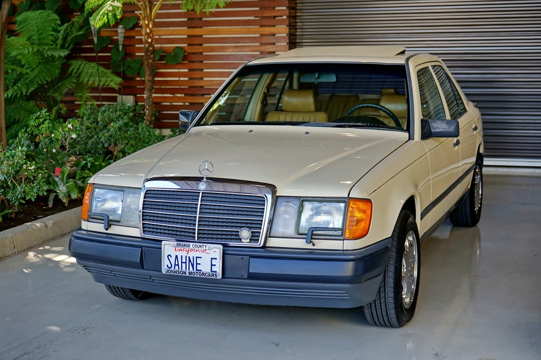 1986 Mercedes-Benz W124 E-Class - Image 2 of 31