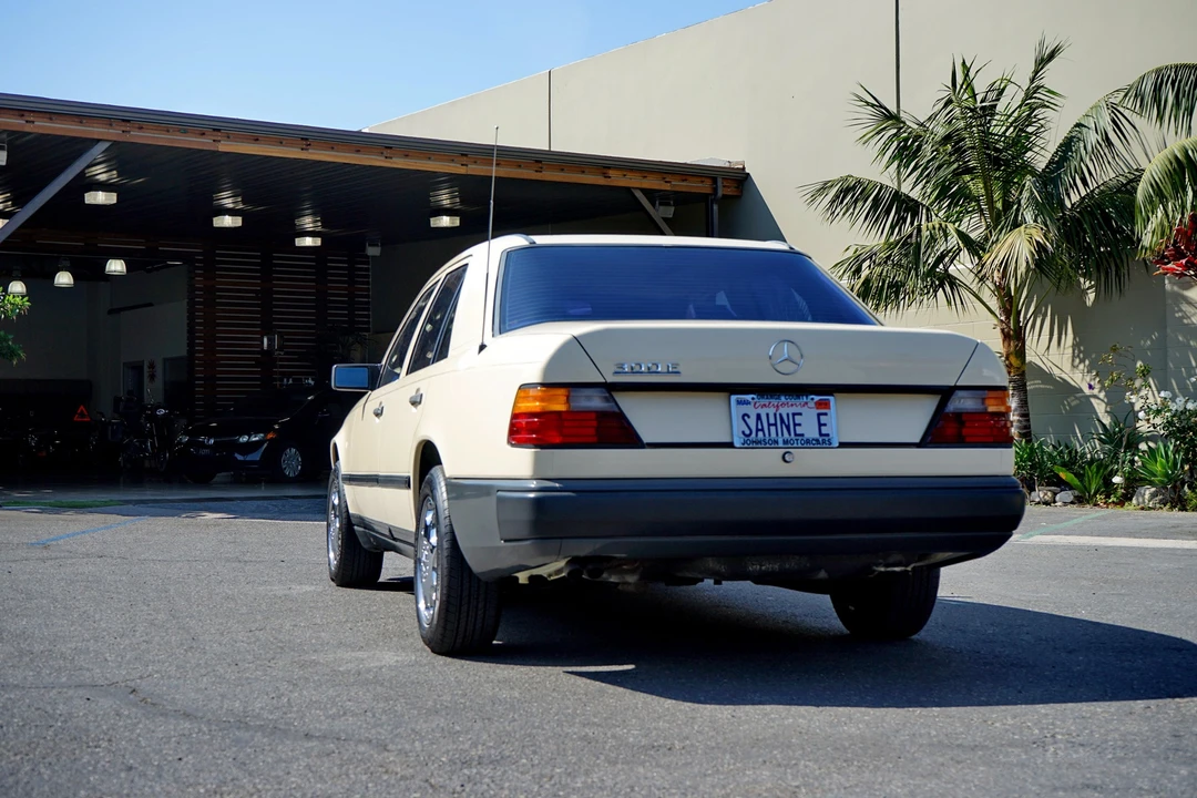 1986 Mercedes-Benz W124 E-Class - Image 8 of 31