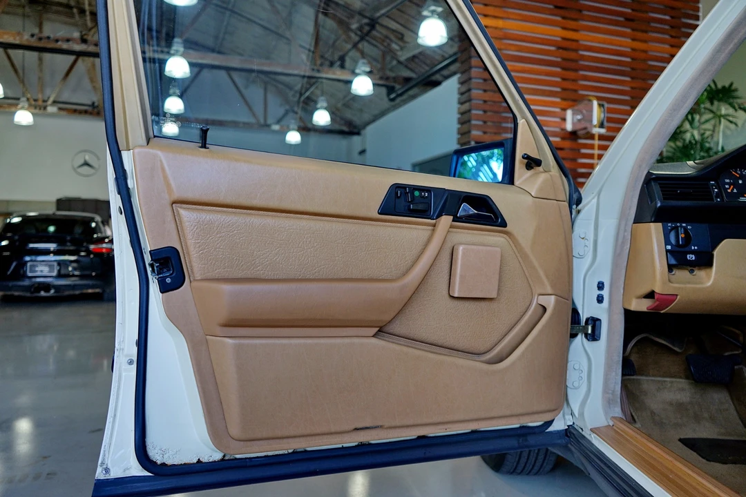 1986 Mercedes-Benz W124 E-Class - Image 18 of 31
