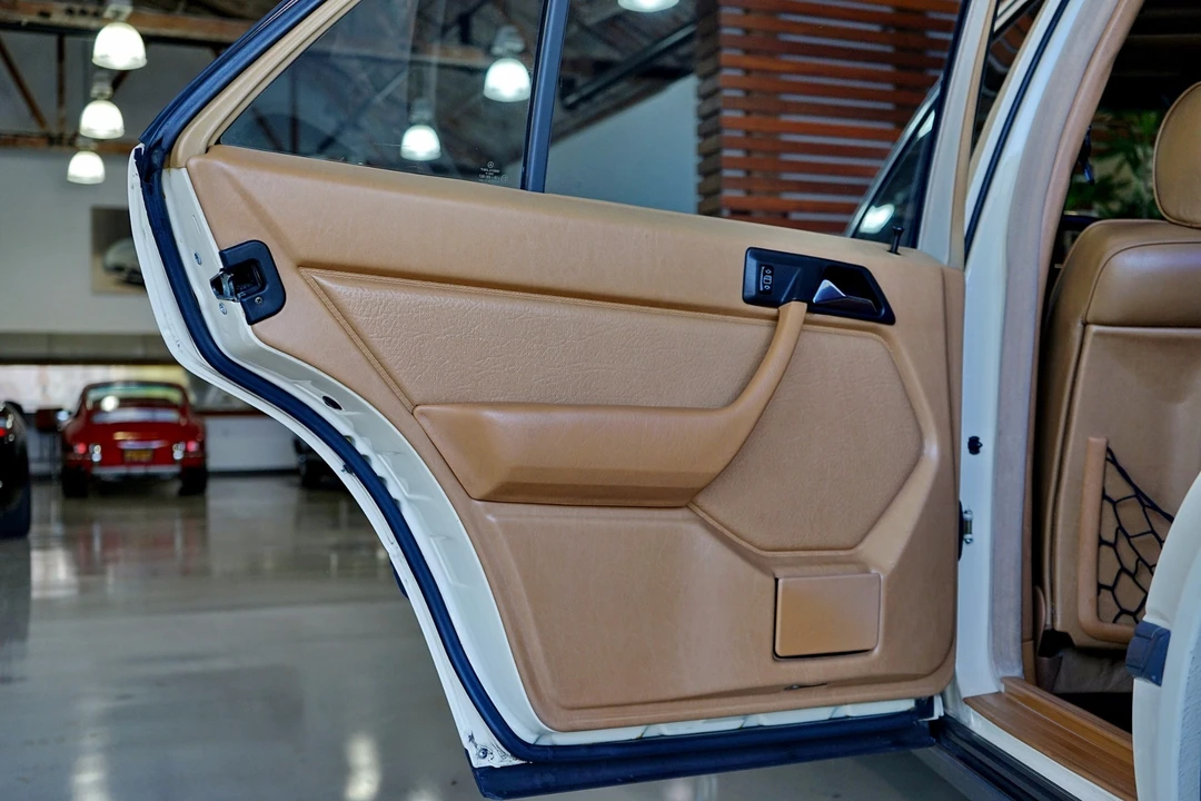 1986 Mercedes-Benz W124 E-Class - Image 19 of 31