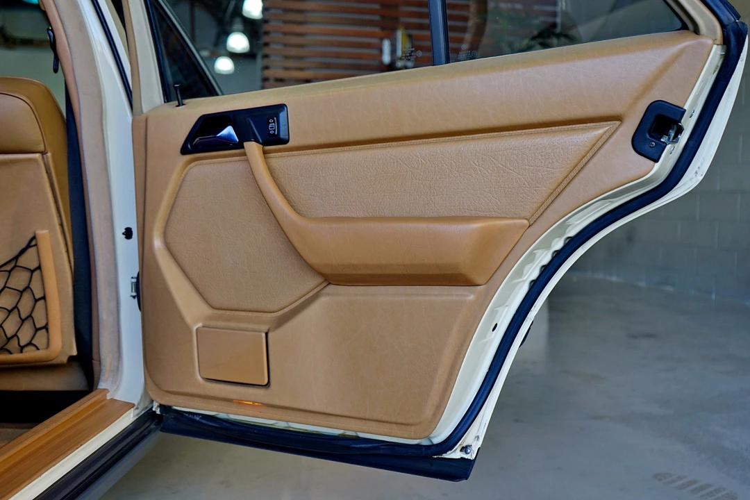 1986 Mercedes-Benz W124 E-Class - Image 20 of 31