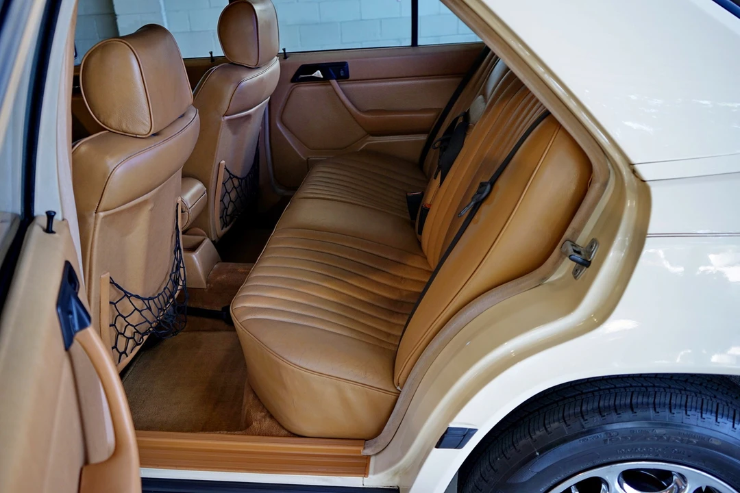 1986 Mercedes-Benz W124 E-Class - Image 25 of 31