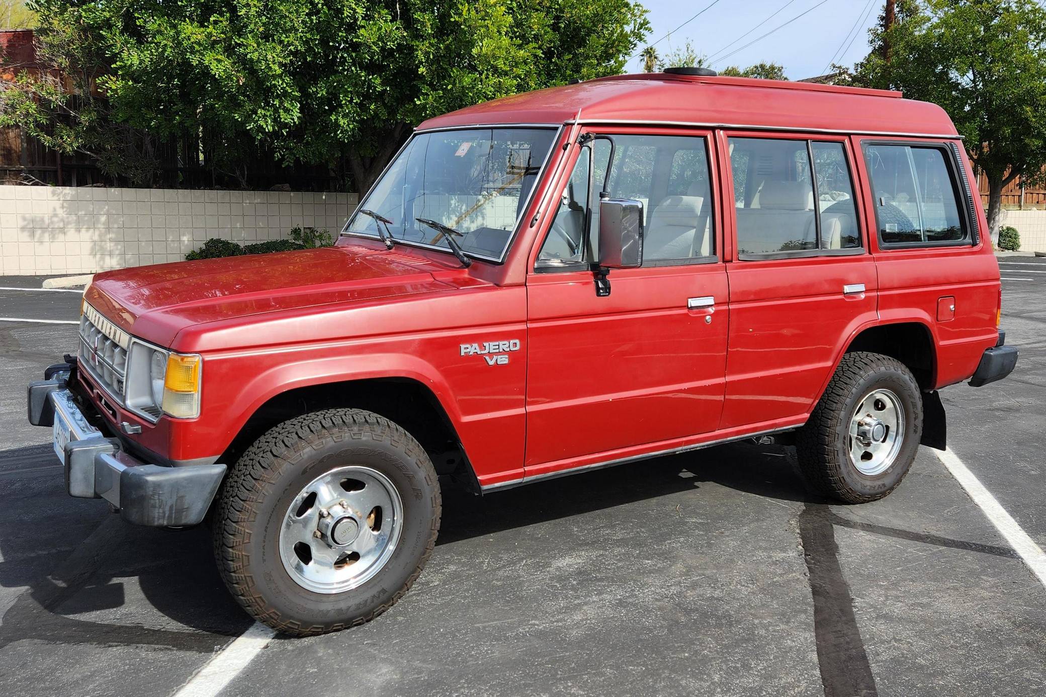 1985 Mitsubishi Pajero High-Roof 4x4
