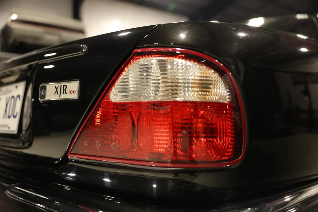 2002 Jaguar X308 XJR - Image 26 of 31