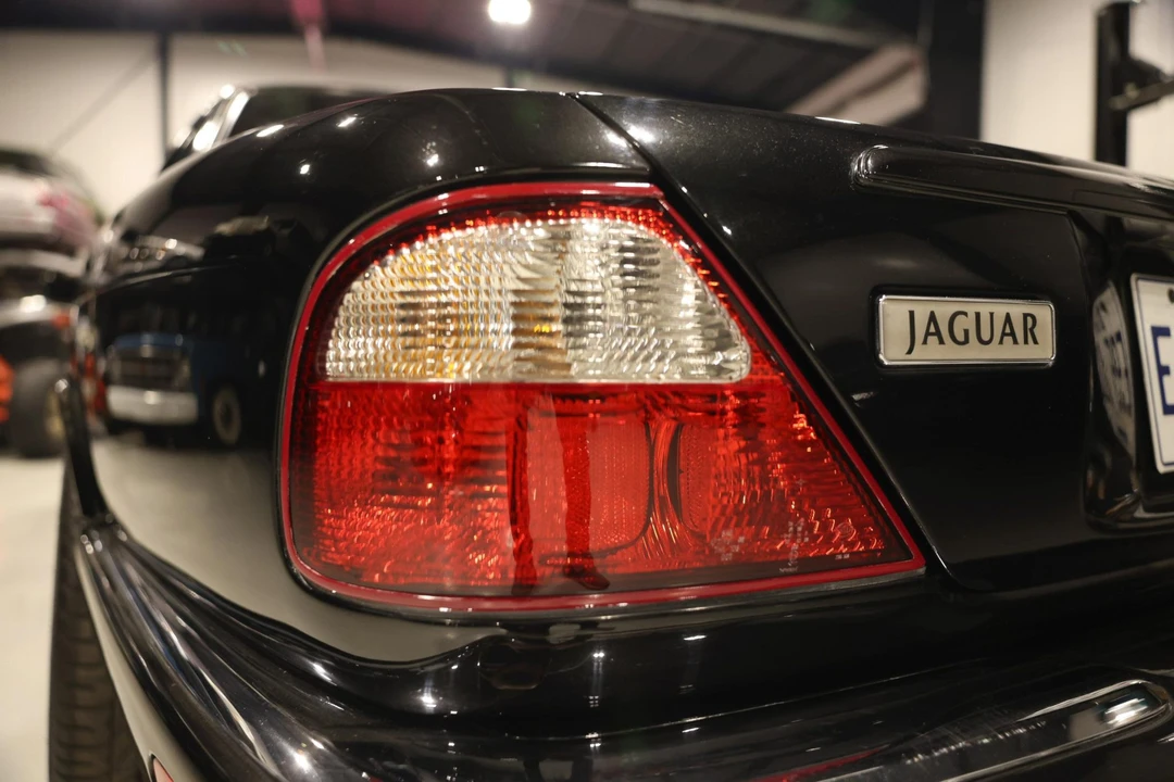 2002 Jaguar X308 XJR - Image 27 of 31