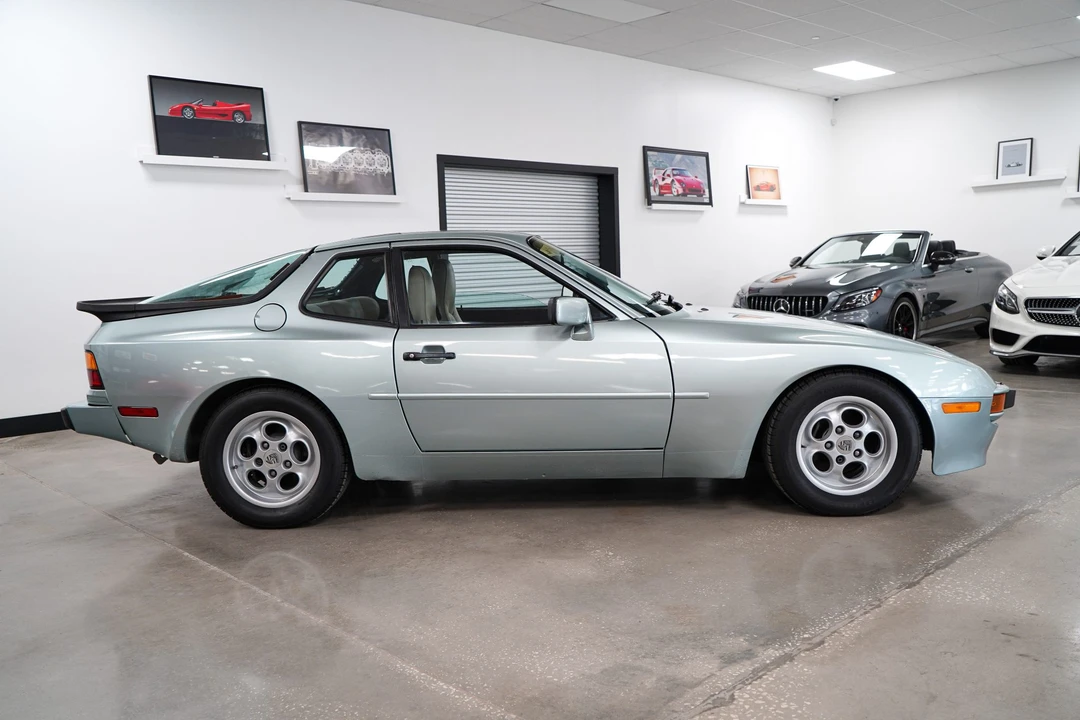 1985 Porsche 944 - Image 4 of 31