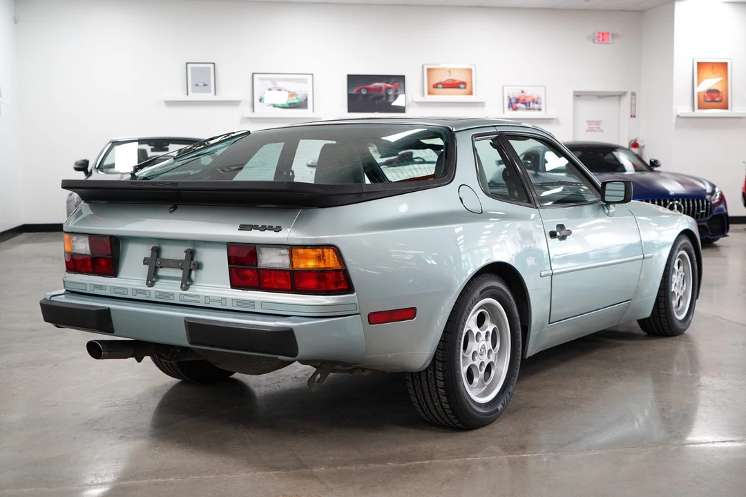 1985 Porsche 944 - Image 5 of 31