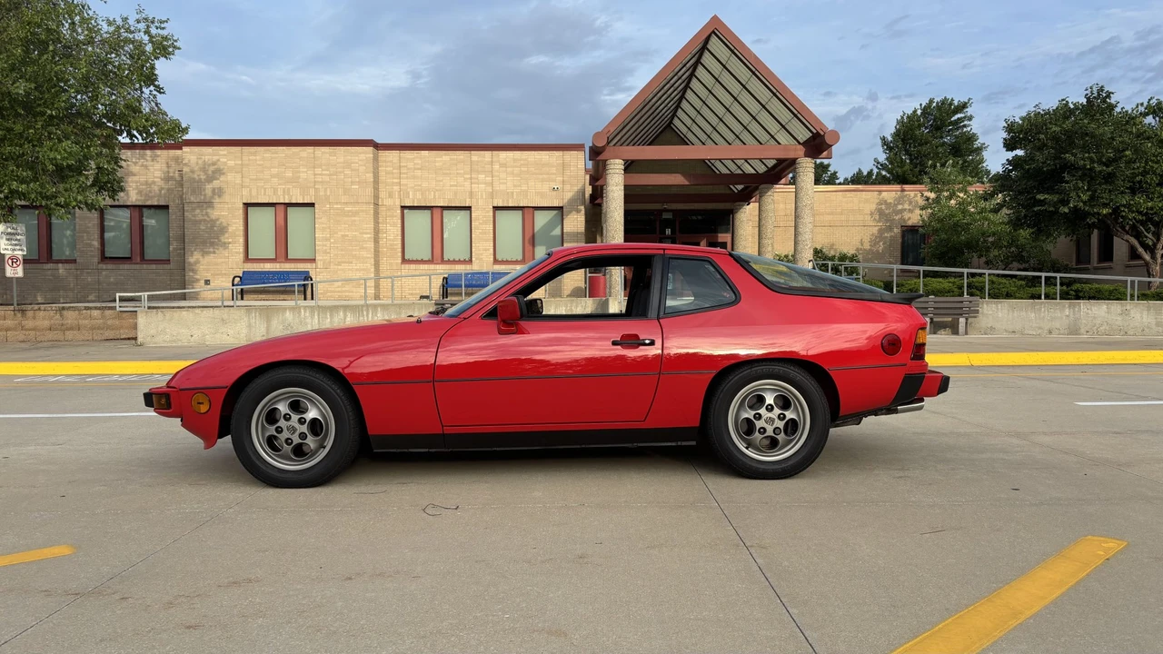 1987 Porsche 924 S - Image 17 of 31