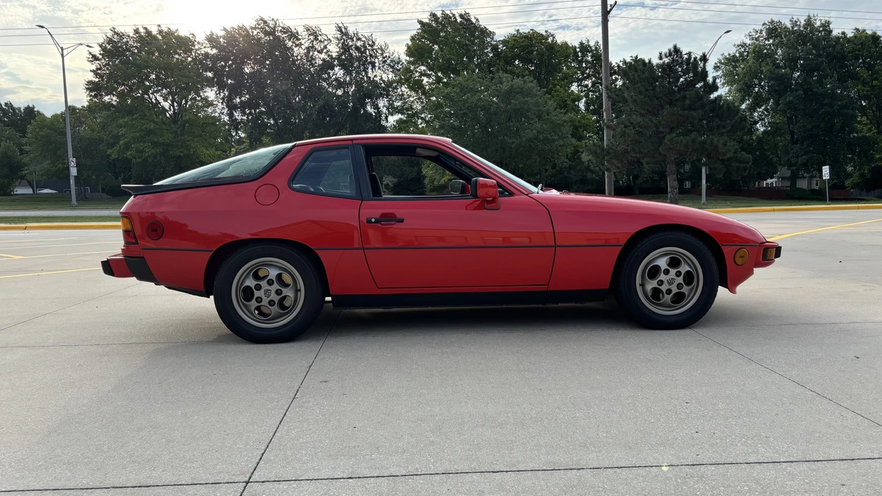 1987 Porsche 924 S - Image 9 of 31