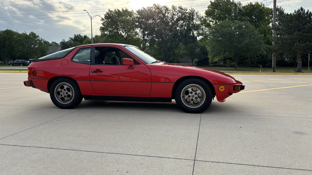 1987 Porsche 924 S - Image 8 of 31