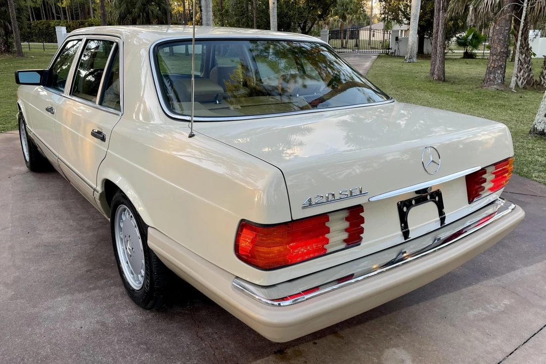 1989 Mercedes-Benz W126 S-Class Sedan - Image 11 of 31