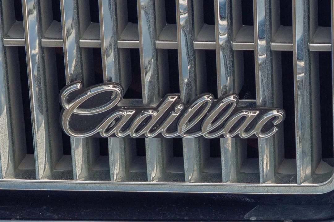 1990 Cadillac Brougham - Image 19 of 31
