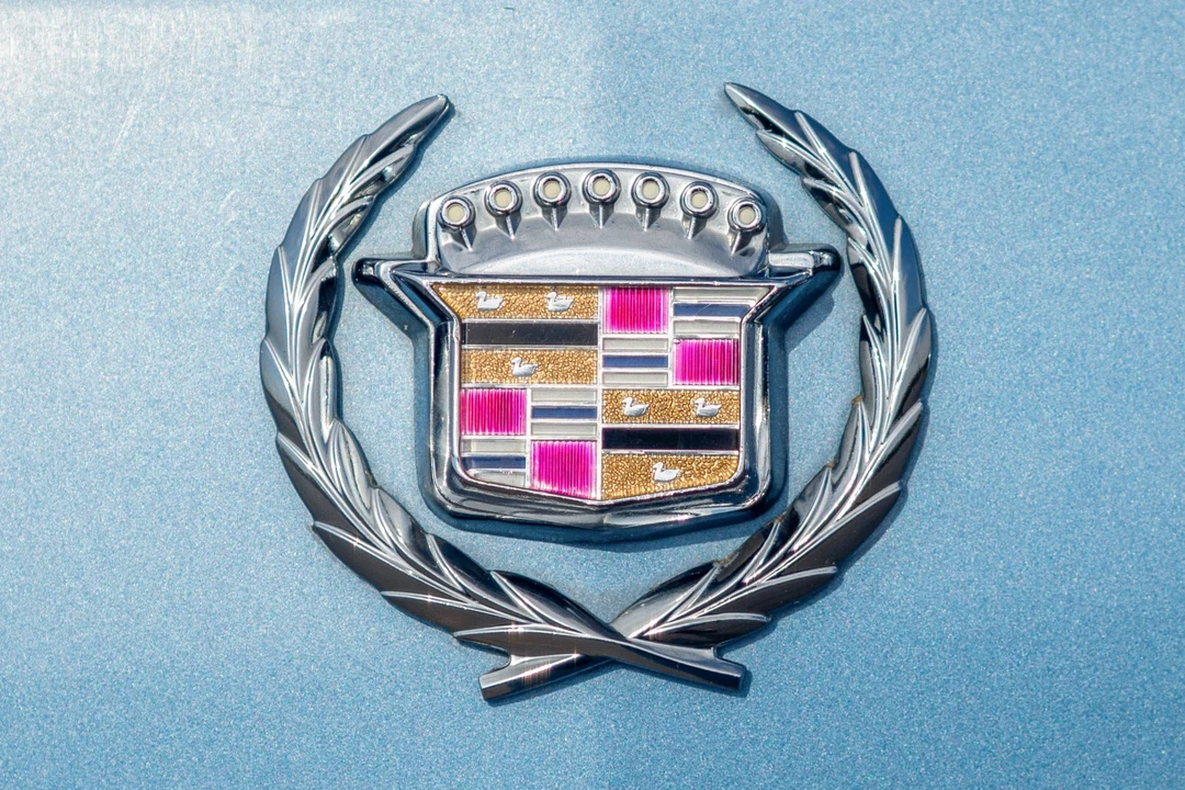 1990 Cadillac Brougham - Image 24 of 31