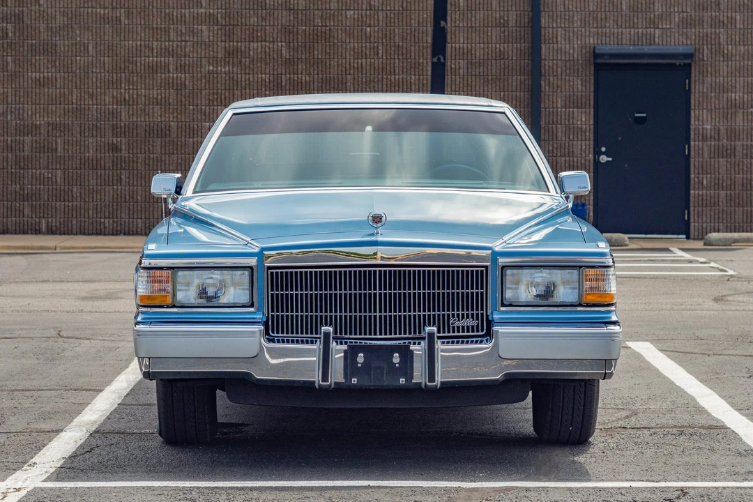 1990 Cadillac Brougham - Image 4 of 31