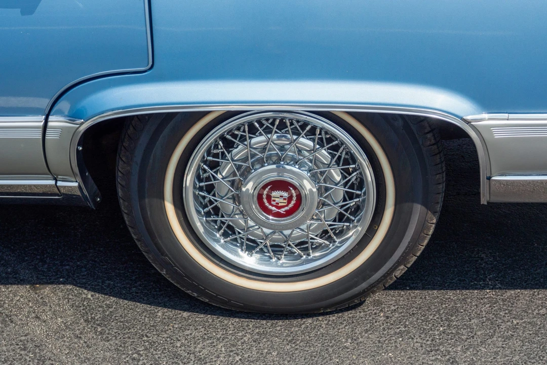 1990 Cadillac Brougham - Image 30 of 31