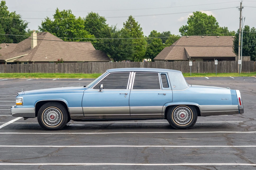 1990 Cadillac Brougham - Image 10 of 31