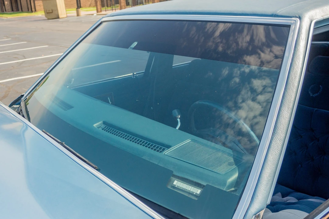 1990 Cadillac Brougham - Image 11 of 31