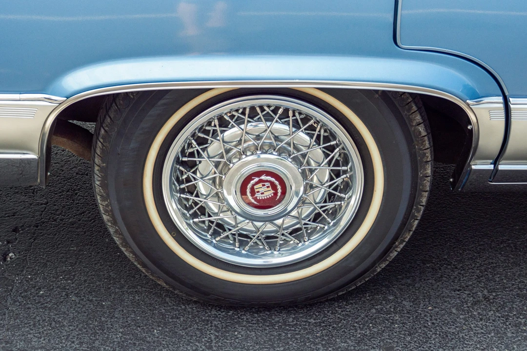 1990 Cadillac Brougham - Image 31 of 31