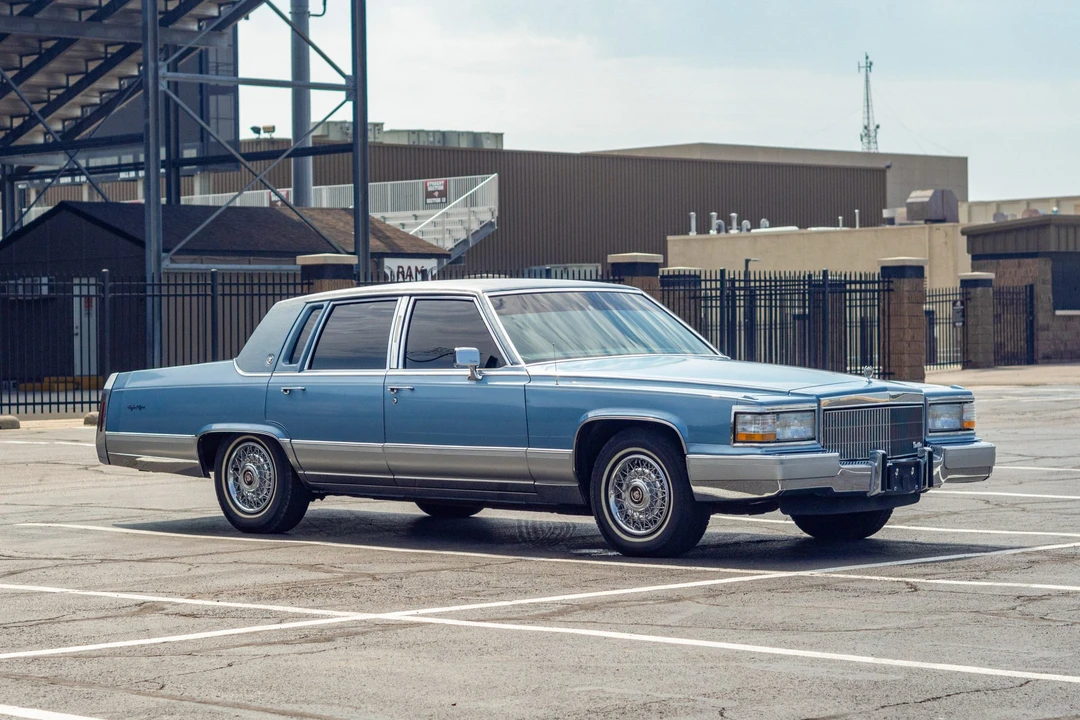 1990 Cadillac Brougham - Image 5 of 31