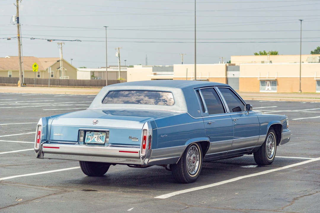 1990 Cadillac Brougham - Image 7 of 31