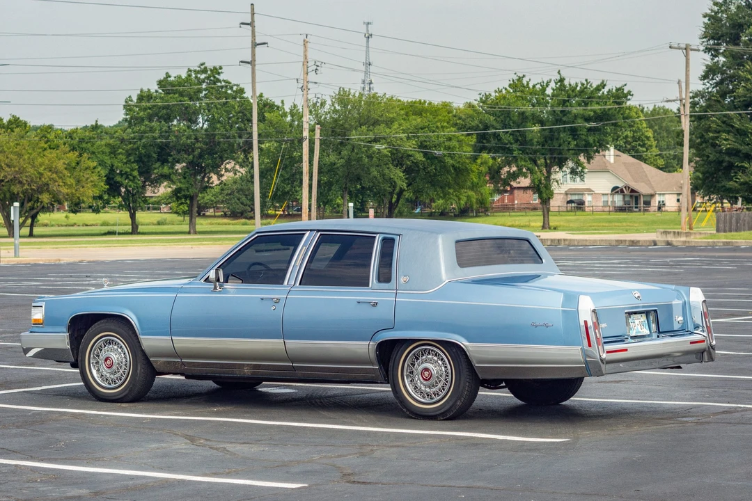 1990 Cadillac Brougham - Image 9 of 31