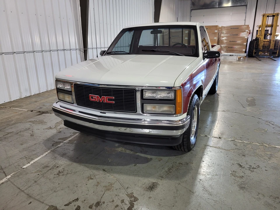 1990 GMC Sierra 1st Gen - Image 2 of 31